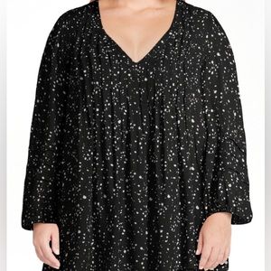 Terra & Sky black w/ white dots vneck 3/4 sleeve pleated Rayon top size 2X